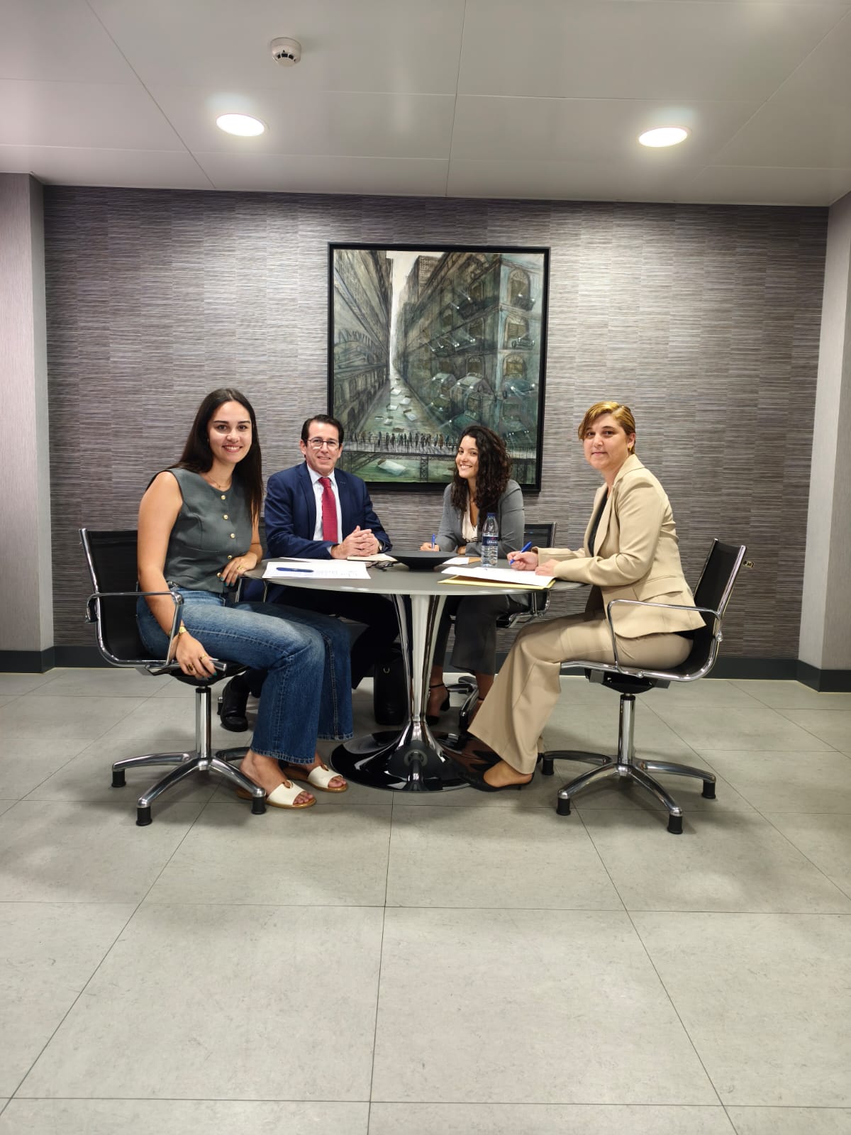 Equipo de Cabillas Abogados en reunión de trabajo